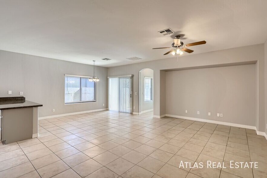 Building Photo - 13723 W Maui Ln