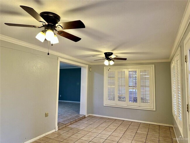Building Photo - 1518 Redbud Ave