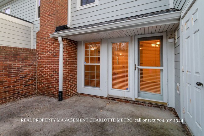 Building Photo - Charming HOME in Prime South Charlotte Location!