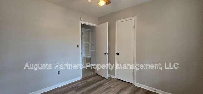 Building Photo - 2511 Drayton Dr