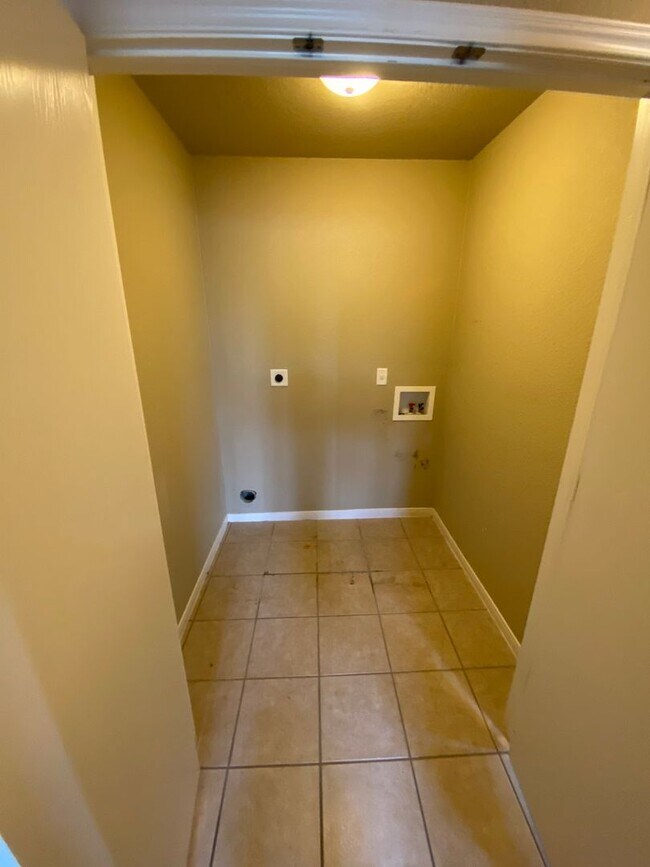 Building Photo - 2501 Cody Poe Rd