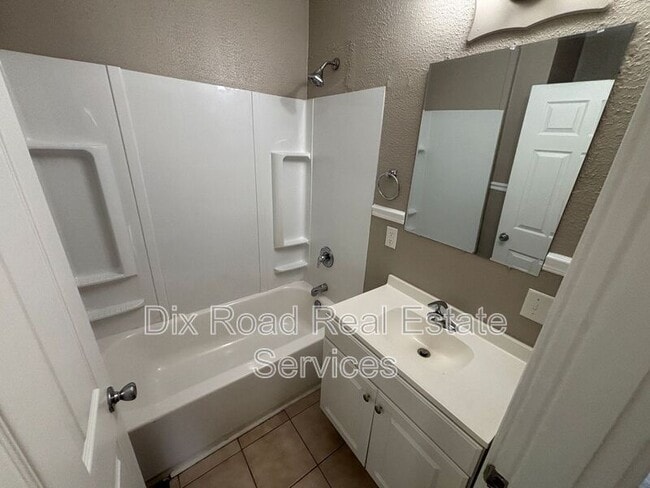 Building Photo - 3701 Iona Ave