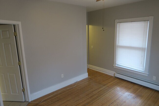 Building Photo - 472 Pearl St