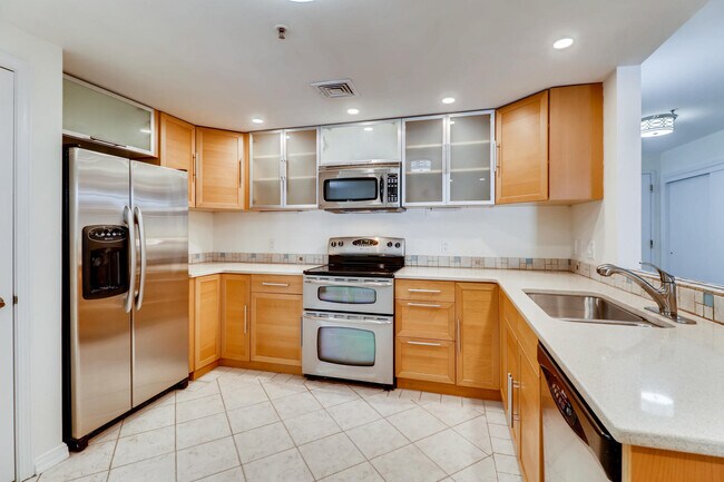 Building Photo - 250 President St