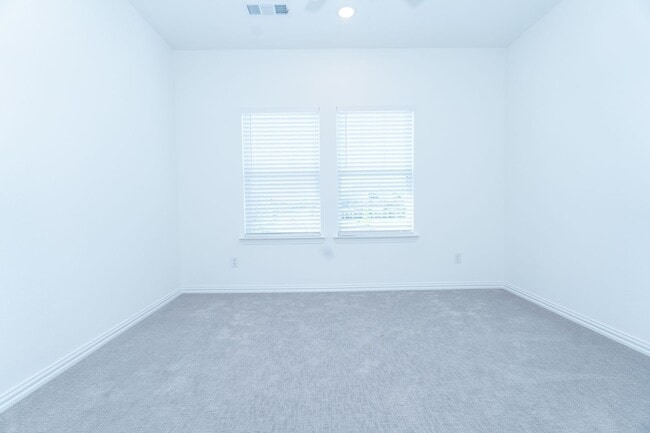 Building Photo - 9508 Espalier St