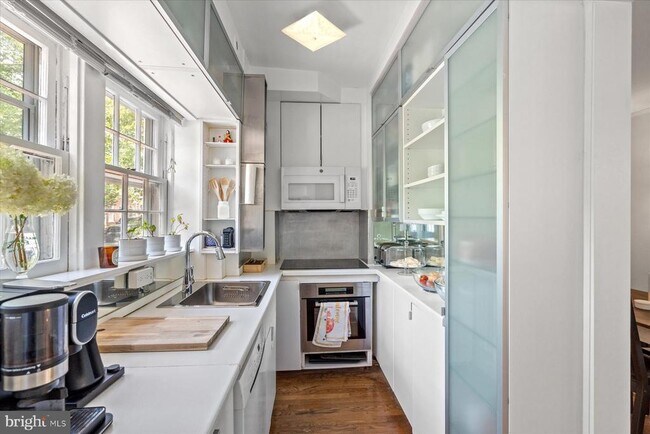 Building Photo - 1647 34th St NW