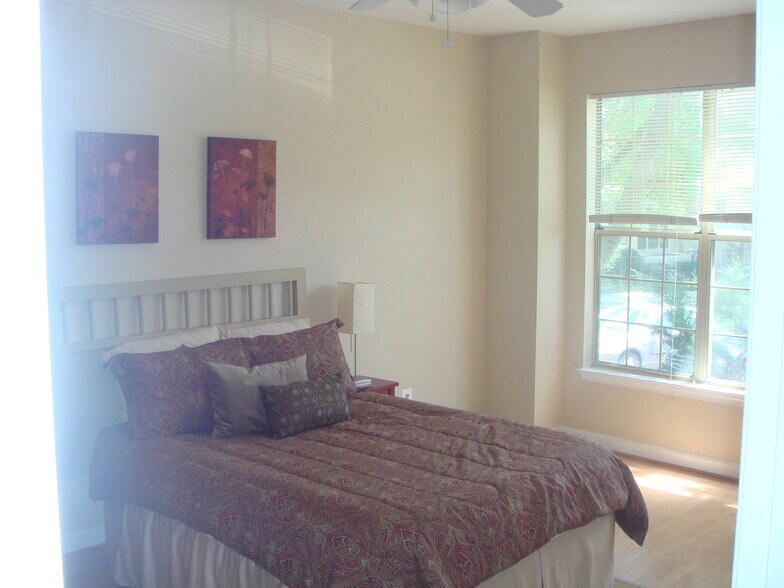 Master bedroom - 5917 Barbados Pl