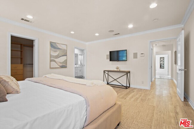 Building Photo - 9509 Cresta Dr