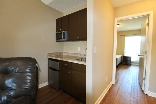 Building Photo - 1315 Bradley Dr