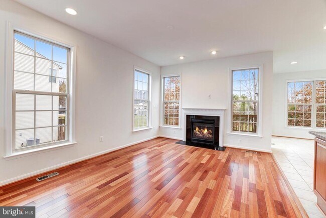 Building Photo - 42639 Chisholm Dr