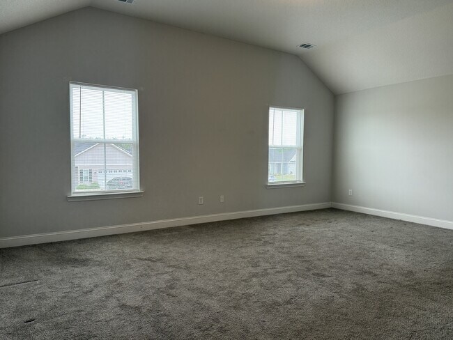 Building Photo - 345 Mcclelland Lp NE