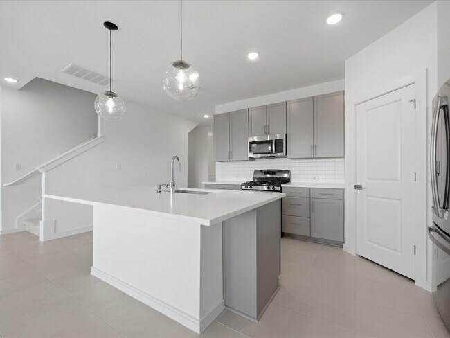 Building Photo - 359 W Rose Marie Ln