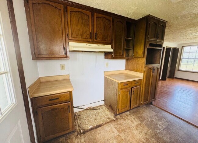 Building Photo - 572 Lexington Dr