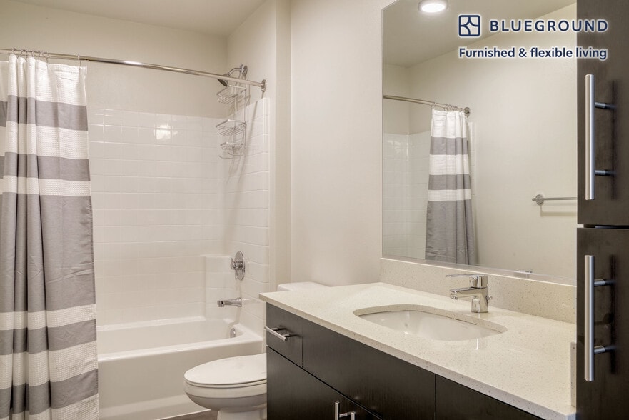 Building Photo - 15511 NE 22 Pl