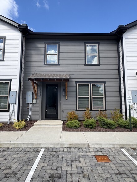 Building Photo - 628 Wallace Ct