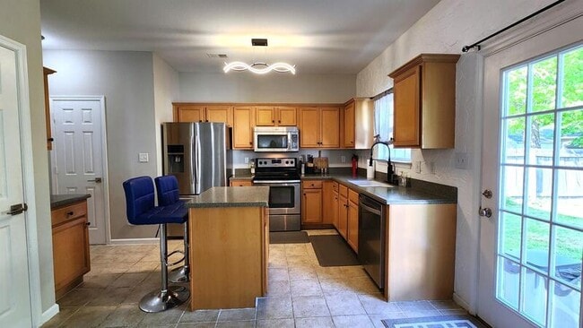 Building Photo - 440 Garcia Dr