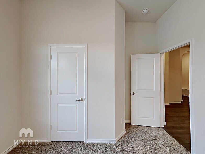 Building Photo - 1239 Brooklyn Dr