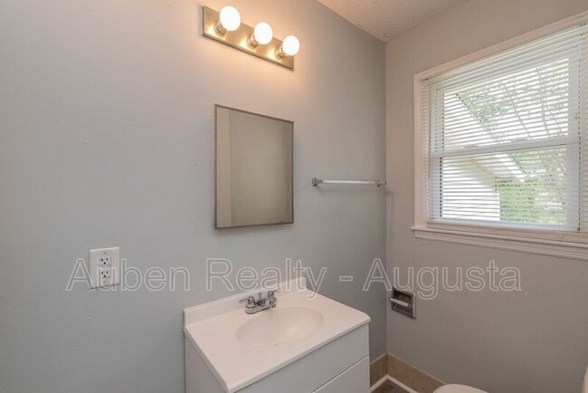 Building Photo - 2416 Barton Chapel Rd