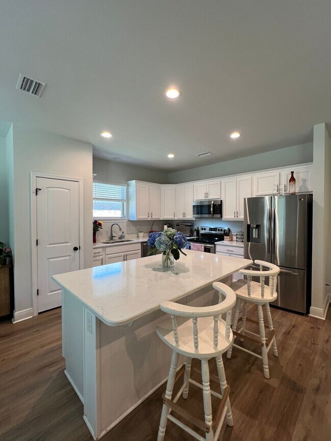 Building Photo - Exceptional 4 Bedroom in Milton