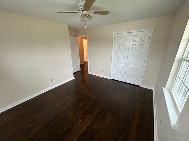 Building Photo - 2910 Vista Dr NW