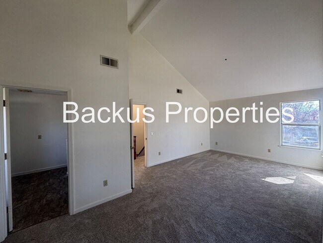 Building Photo - Great two-bedroom home at end of cul-de-sac