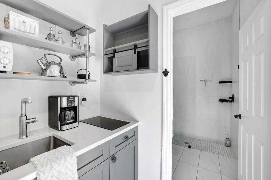 Building Photo - 170 5th St