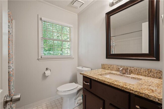Building Photo - 3003 Maple Ln
