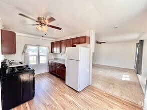 Building Photo - Very Large 1 Bed/1 BA in a Mountainside Re...