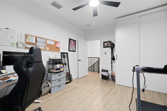 Building Photo - 214 NW 13th Ct