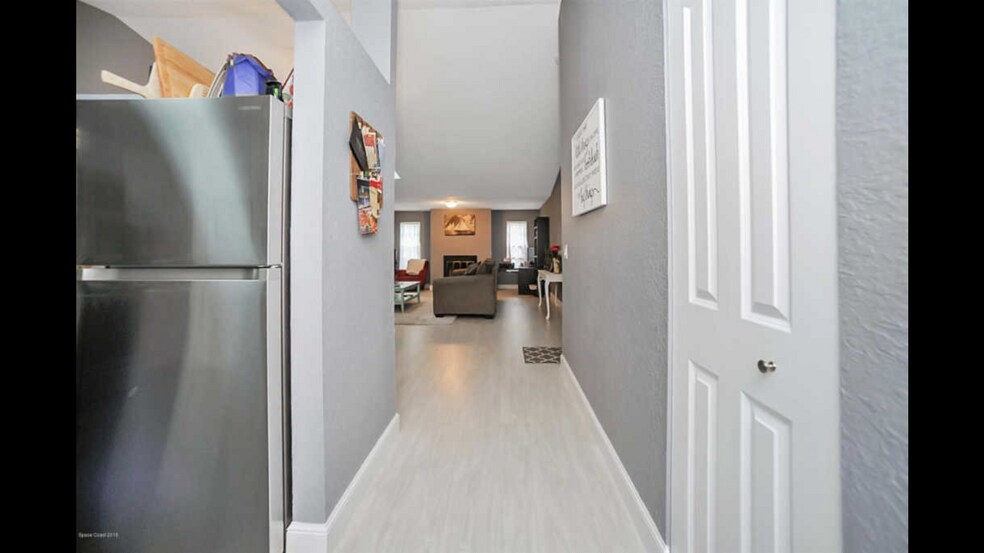 Building Photo - 3687 Driftwood Dr