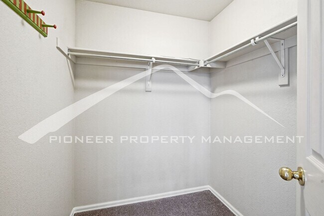 Building Photo - Spacious Home with Central AC and Fenced Yard