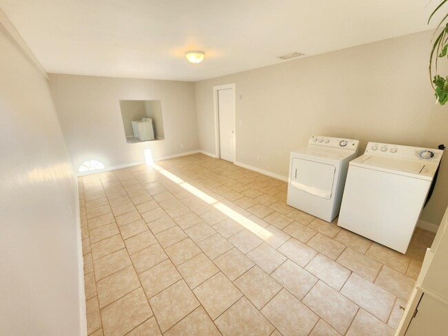 Building Photo - 2565 Third St