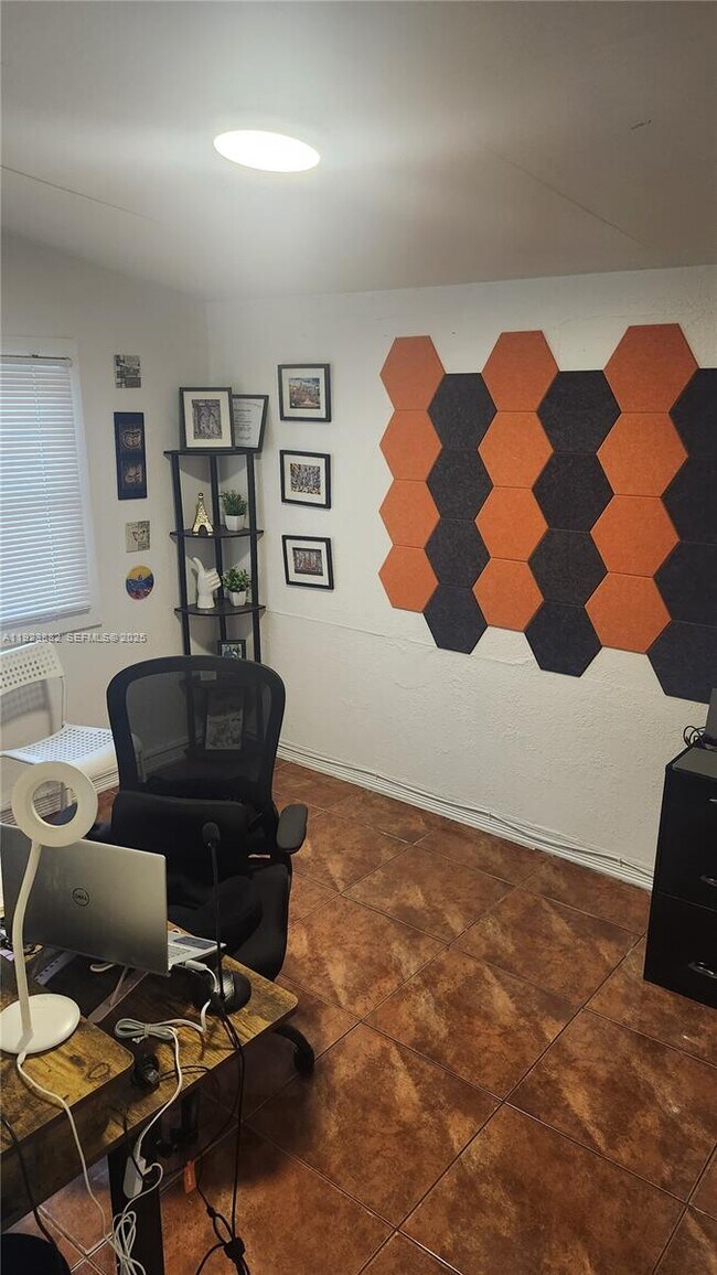 Building Photo - 14 Cedar St