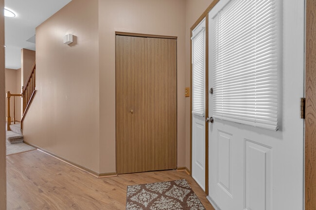 Building Photo - 368 Glen Byrn Ct