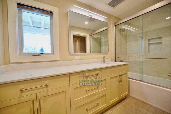 Building Photo - 62 Dunfries Terrace