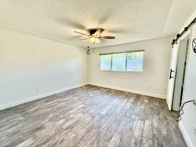 Building Photo - 890 Athan Ave