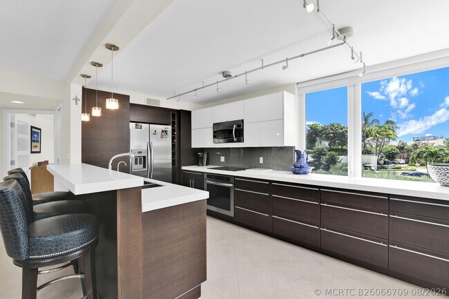 Building Photo - 550 S Ocean Blvd