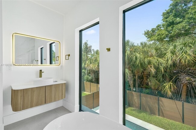 Building Photo - 1825 NE 26th Ave