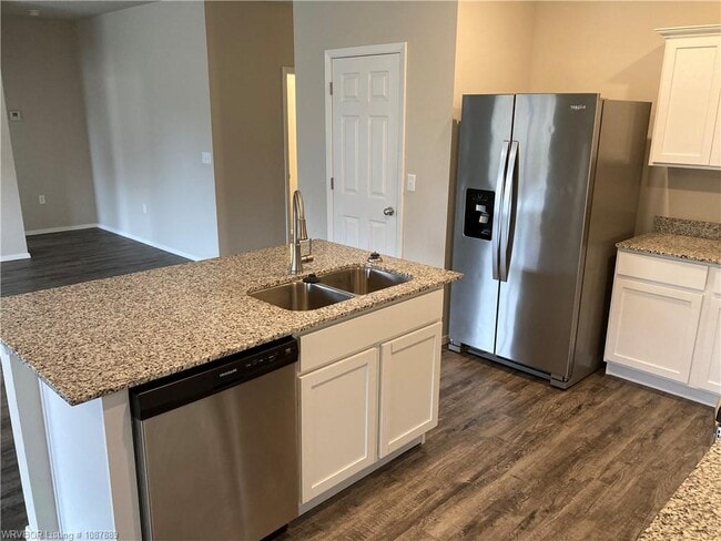 Building Photo - 8004 Dogwood Dr