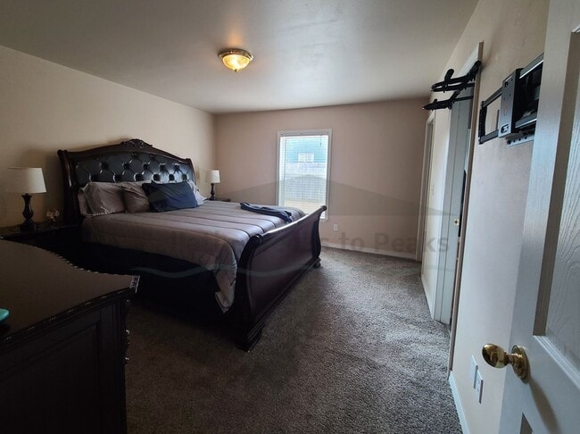 Building Photo - 3 Bedroom 2 Bathroom Home