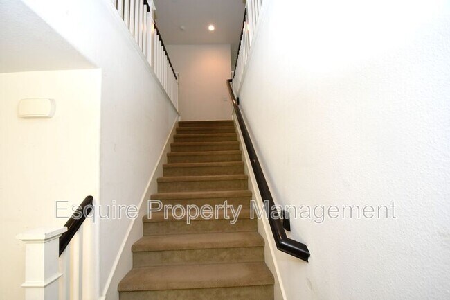 Building Photo - 505 Elm Cottage Ct