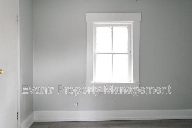 Building Photo - 126 N Walnut St