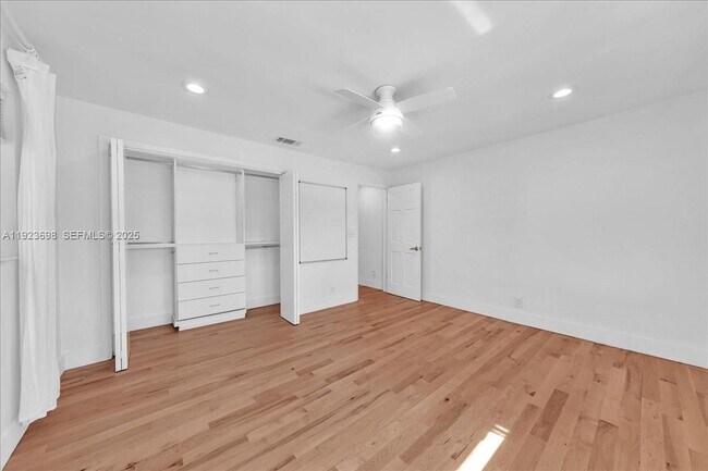 Building Photo - 348 Palm St