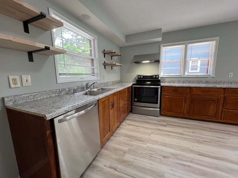 Building Photo - 315 Palomino Ln