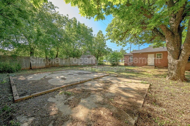 Building Photo - 713 SW 25th St