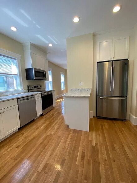 Primary Photo - 303 Tappan St