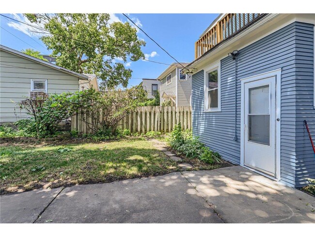 Building Photo - 1538 Selby Ave