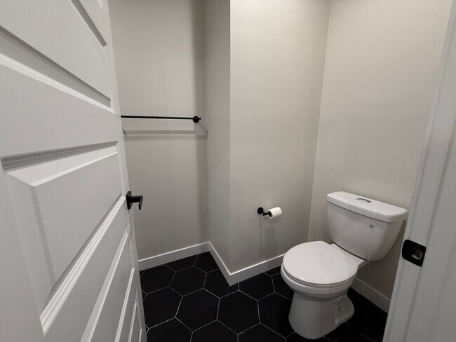 Building Photo - A614