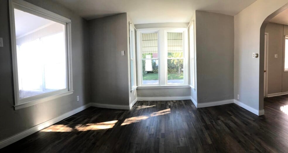 Living Room - 609 Blackhawk St