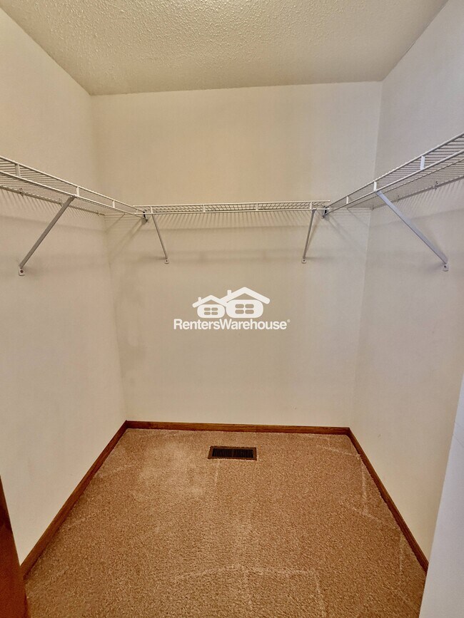 Building Photo - 10445 Fawns Way